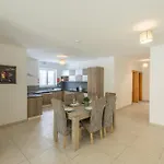 Apartment Private Terrace 3br Near Bay & Promenade By Quicktrips